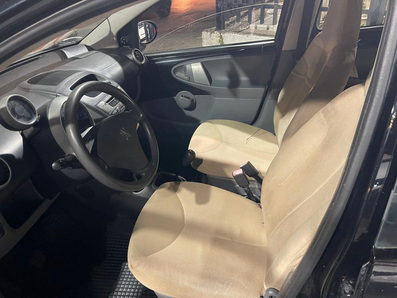 Peugeot 107 1.0 68CV 5p. Sweet Years 2Tronic