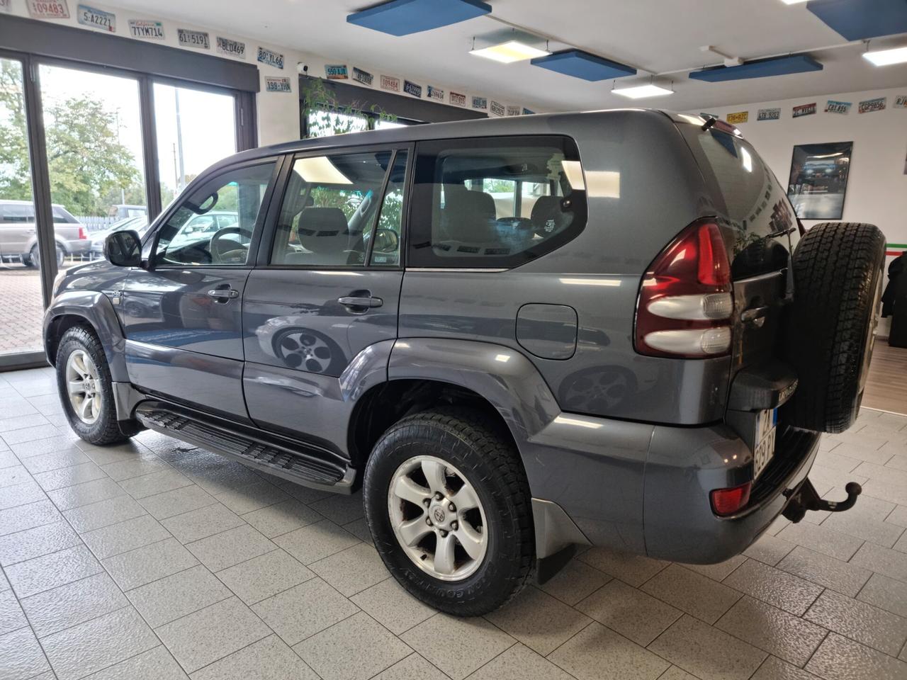 Toyota Land Cruiser 3.0 D-4D 8 POSTI