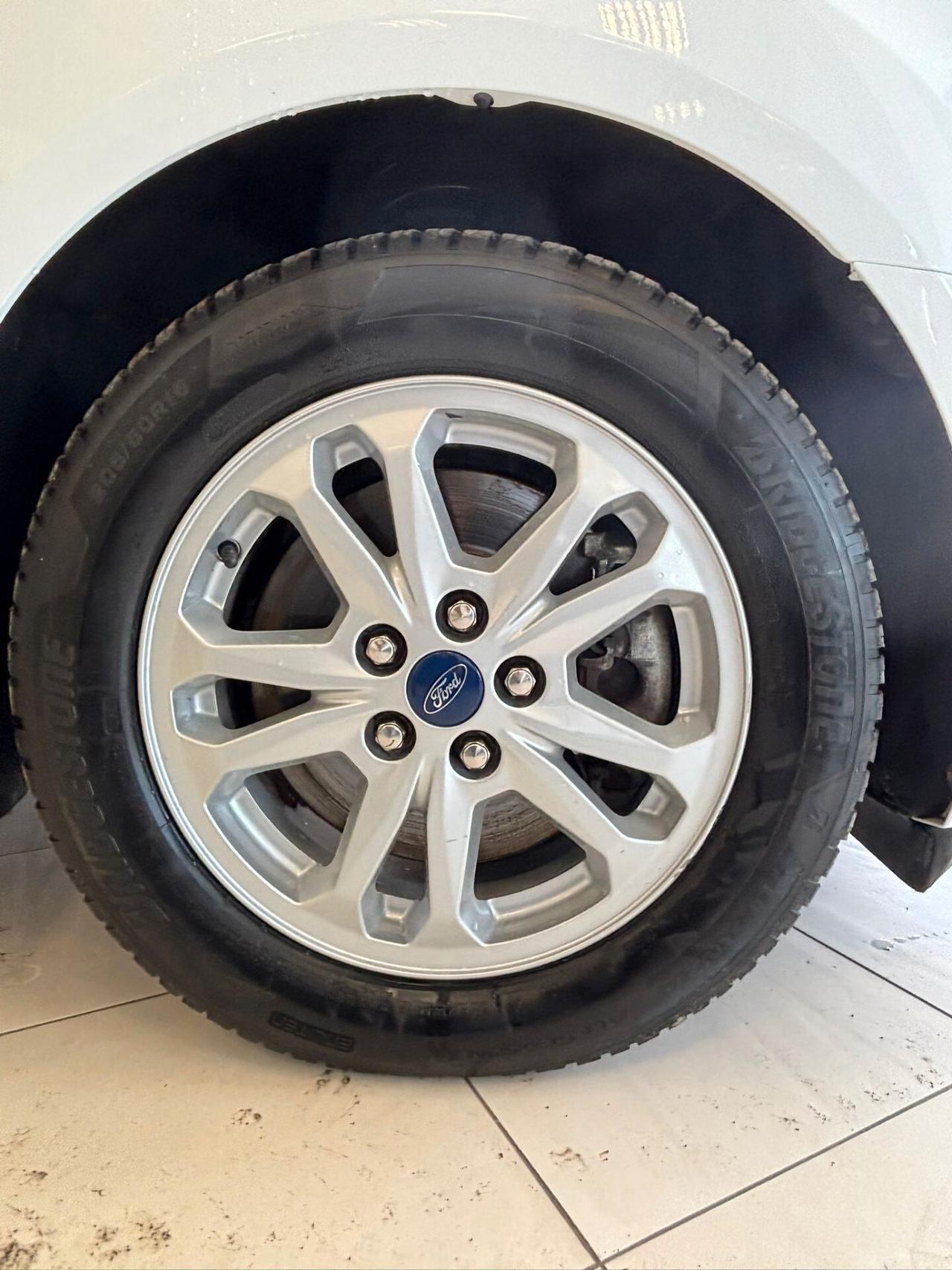 FORD TRANSIT CONNECT TRASPORTO DISABILI 7 POSTI PIANO RIBASSATO