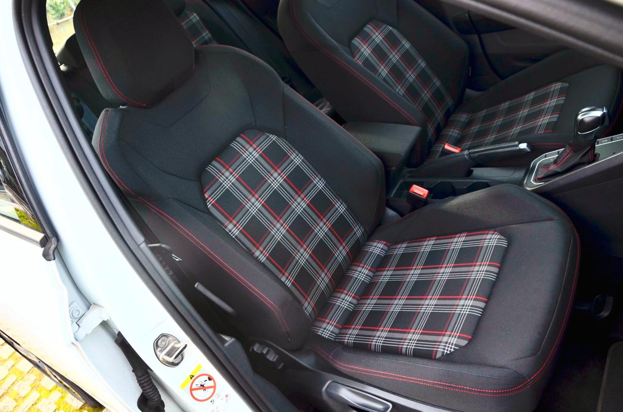 VOLKSWAGEN POLO GTI 5p 2.0 TSI 200cv DSG, SERVICE VW, EURO 6D, FARI LED, RETROCAMERA, APPLE ANDROID, 17", PERMUTE