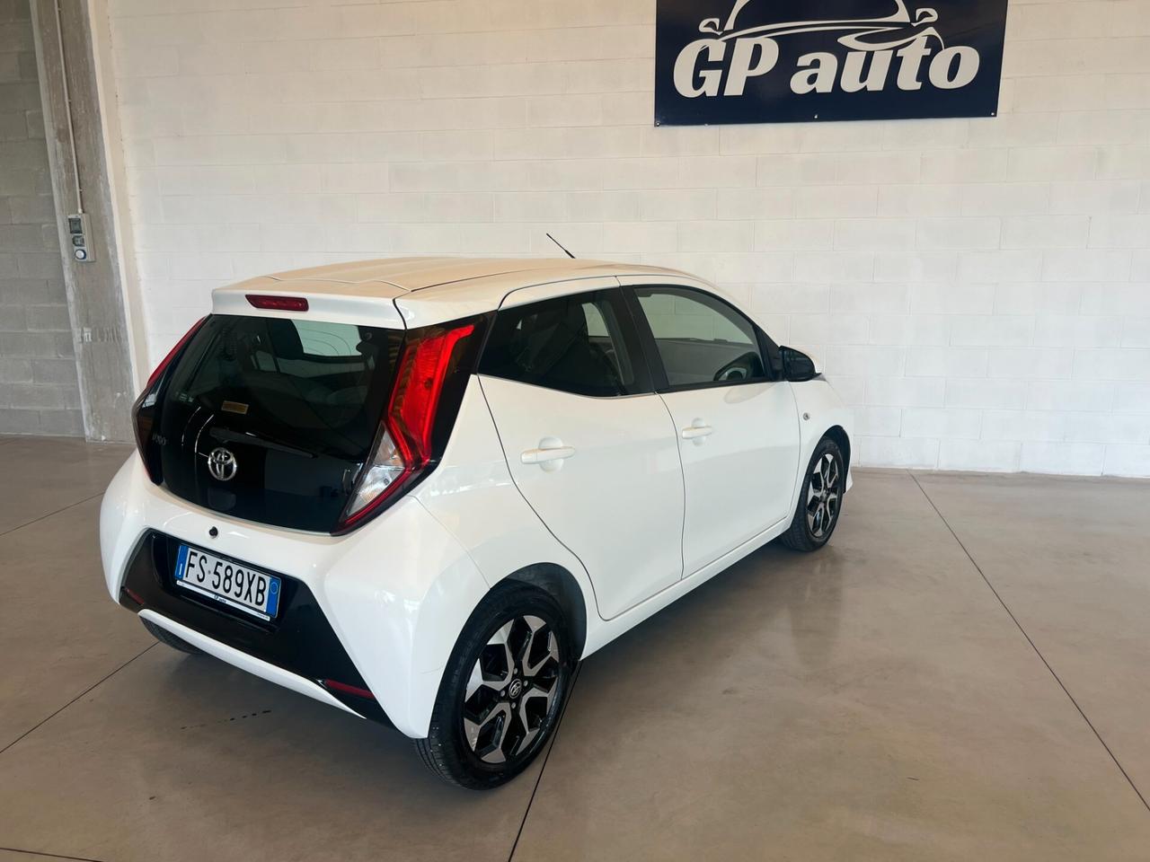 Toyota Aygo 1.0 VVT-i 72 CV 5 porte x-cool telecamera di retro ok neopatentati