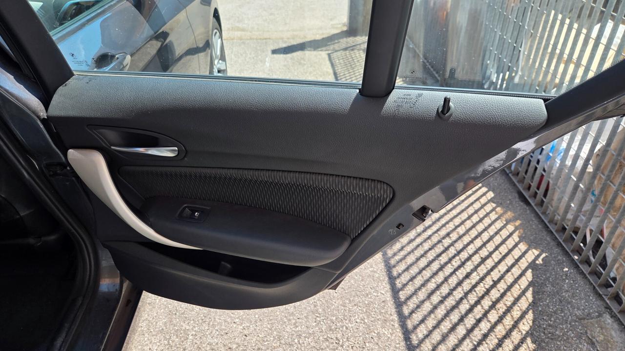 Bmw 118 118i 5p. Sport neo patentati unico proprietario