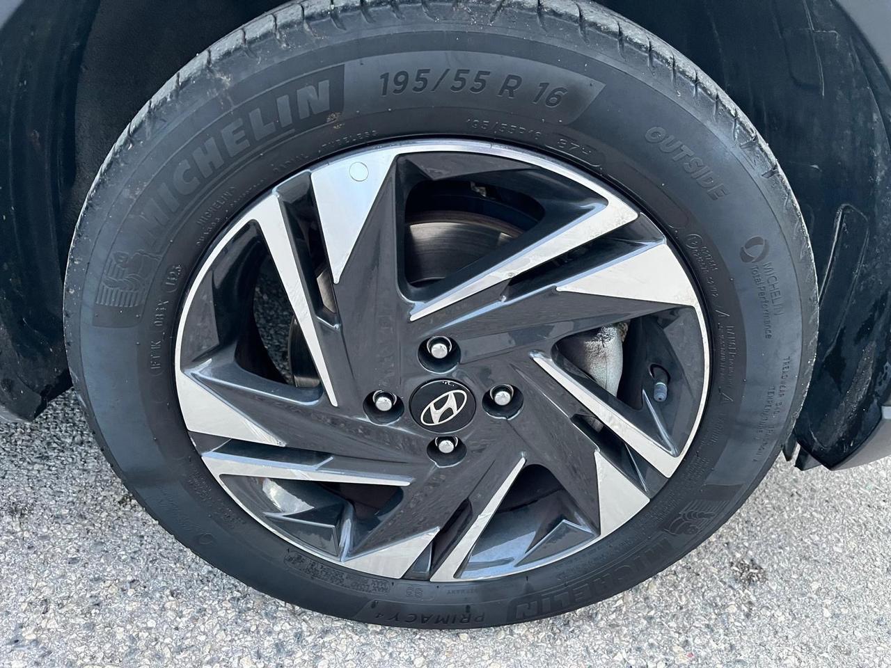 Hyundai bayon 1.2 hpi/benz-xline-full-2023