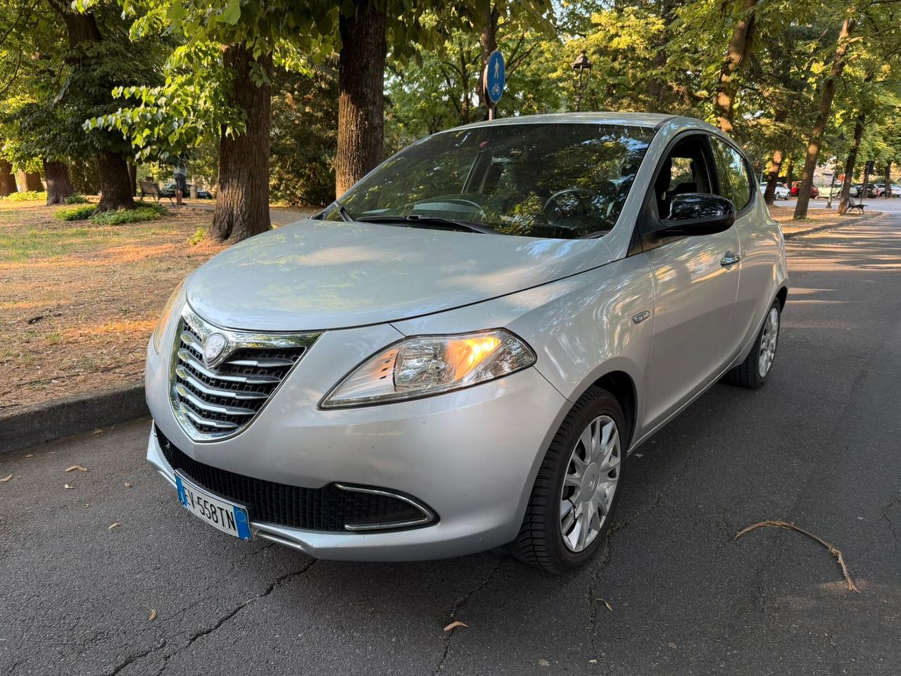 Lancia Ypsilon 1.2 GPL PLATI NUM