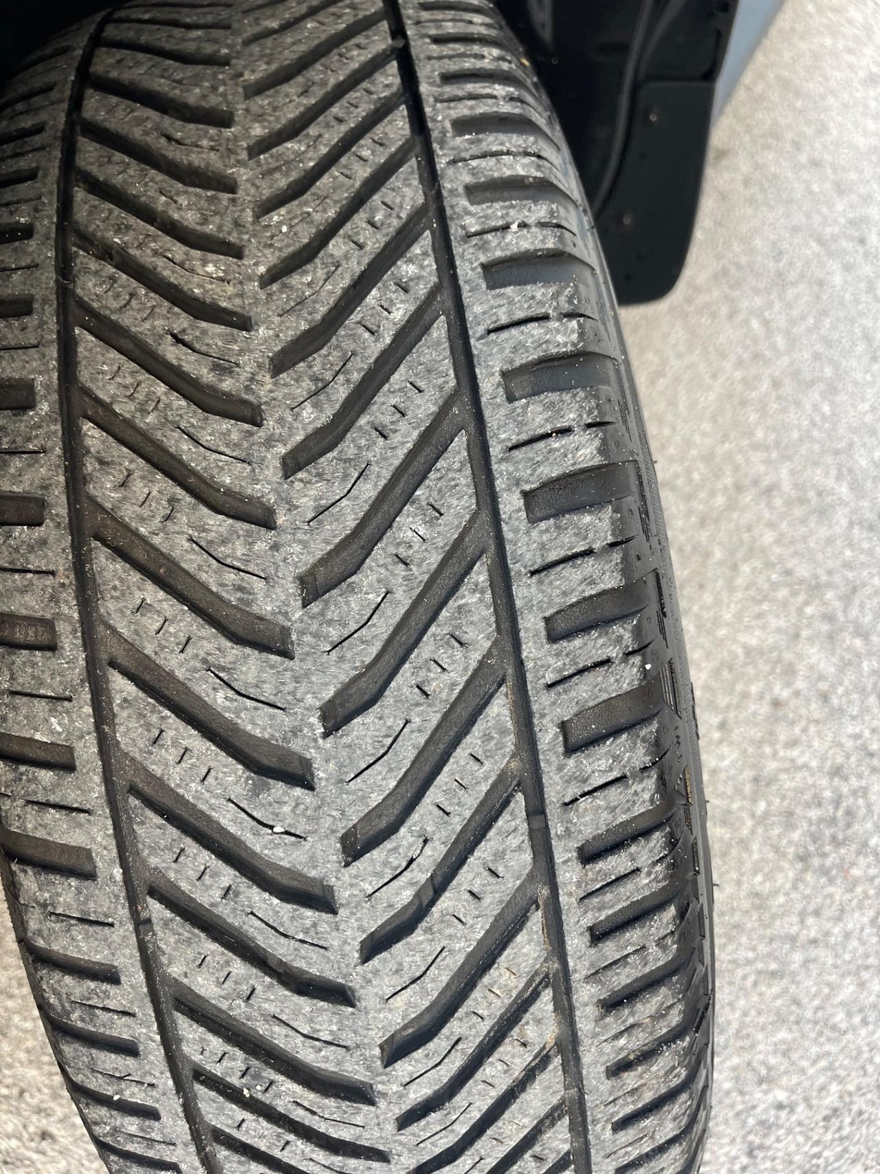 DACIA DUSTER 1.6 GPL FULL NAVI RESTYLING GPL 2035