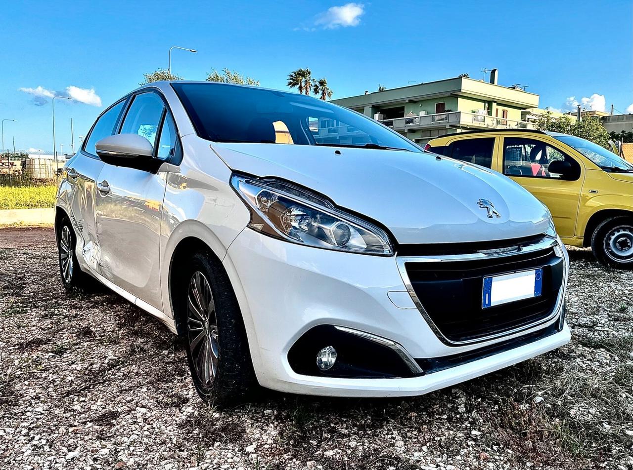 Peugeot 208 Puretech 2015 incidentata