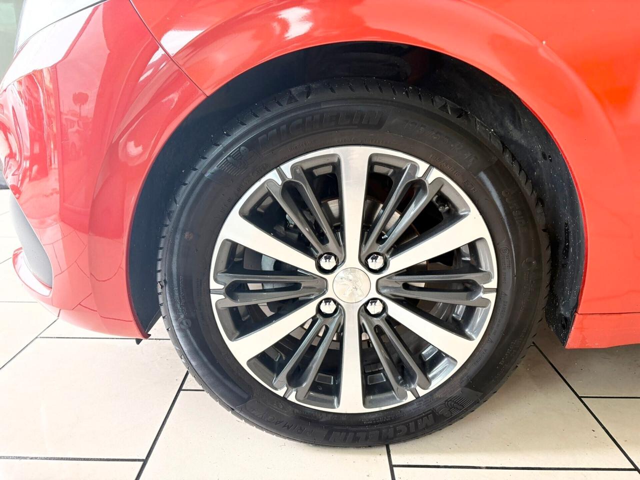 Peugeot 208 PureTech 82 5p. GPL Allure Strafull