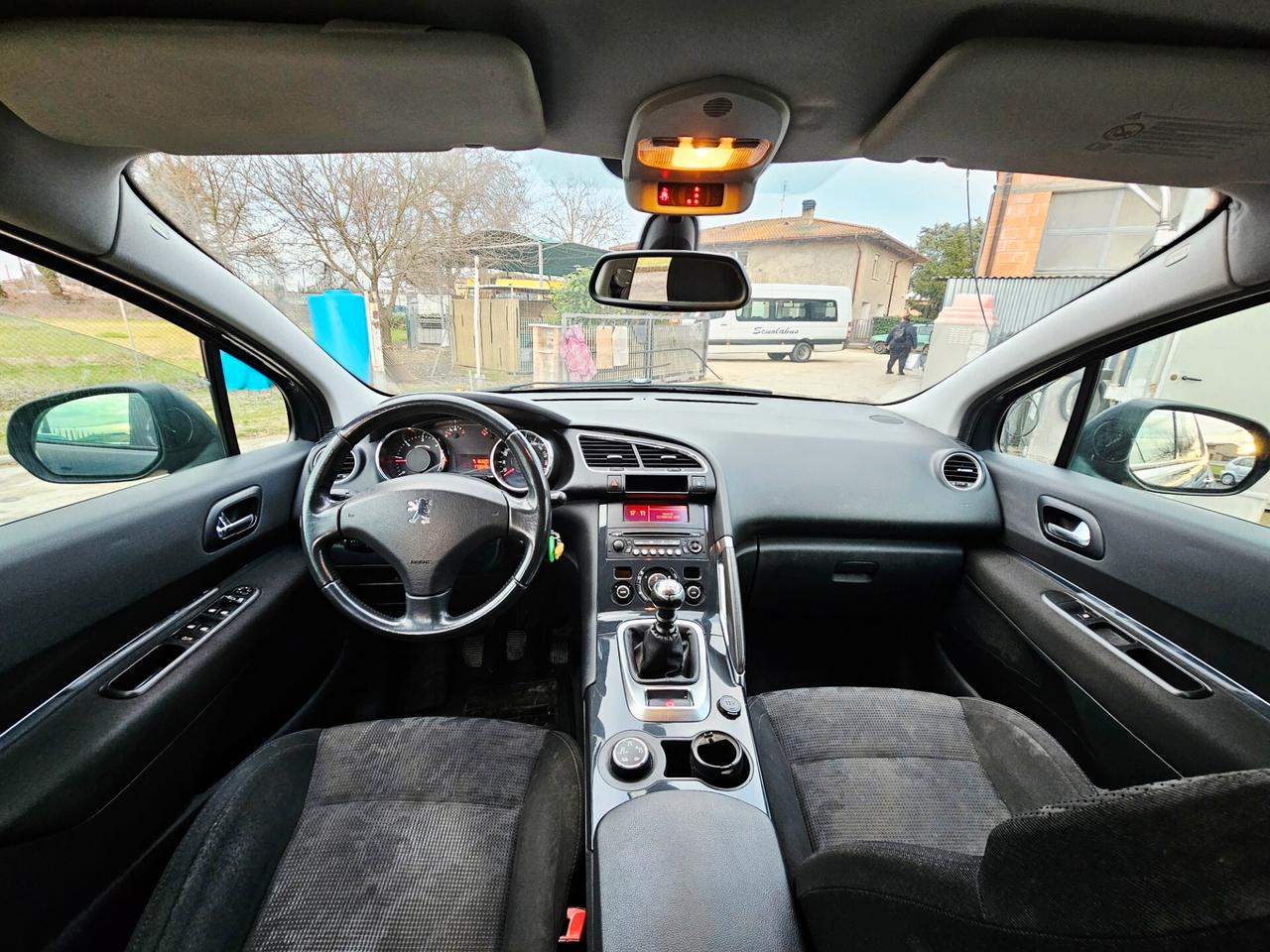 Peugeot 3008 1.6 e-HDi 112CV cambio robotizzato S.&S. Business