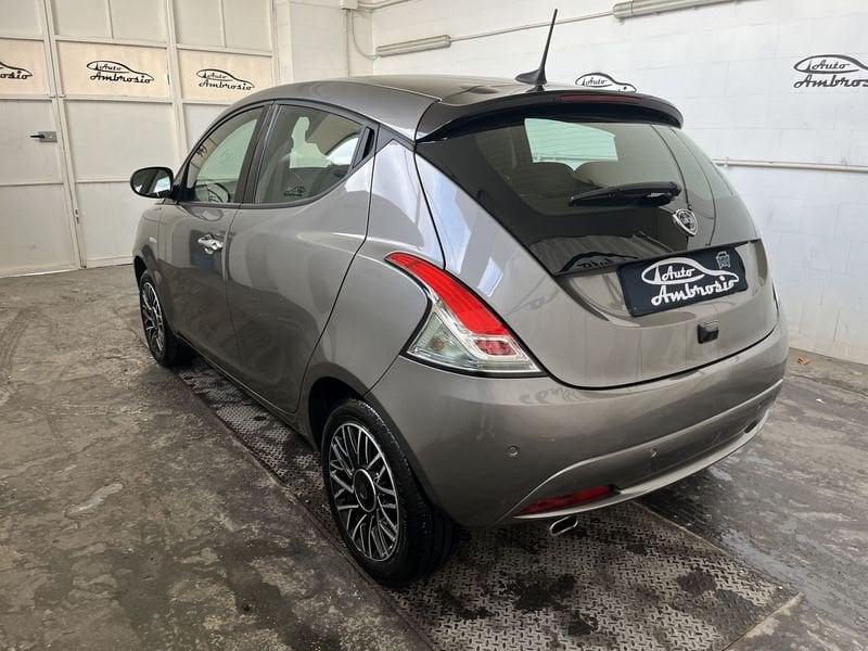 Lancia Ypsilon 1.0 FireFly 5 porte S&S Hybryd Gold