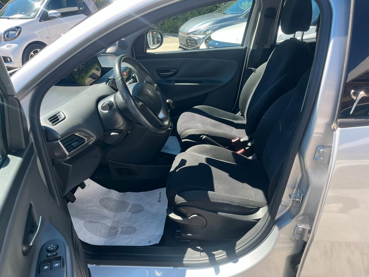 Lancia Ypsilon 1.2 69 CV 5 porte Gold