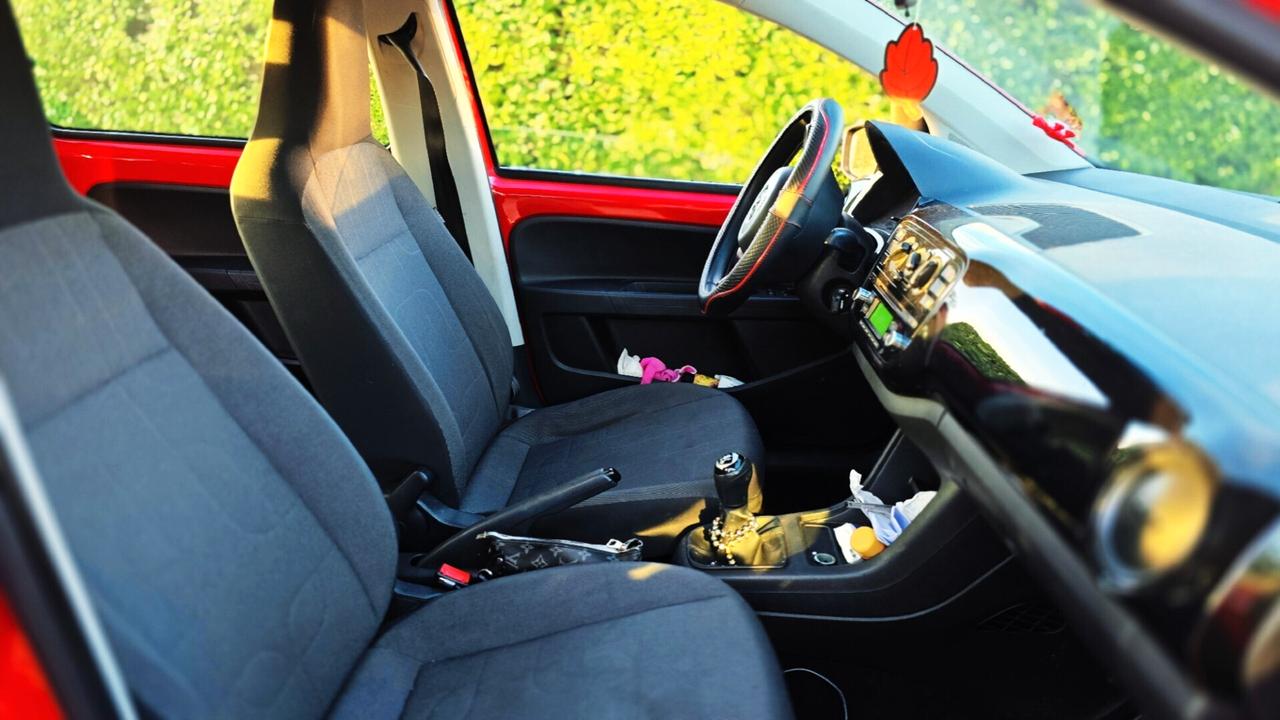 Volkswagen up! 1.0 anche NEOPATENTATI!!