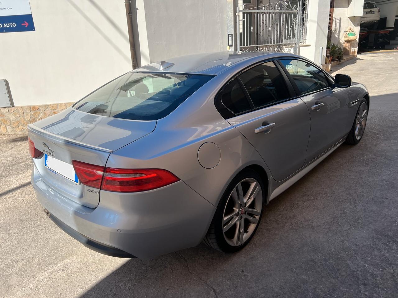 Jaguar XE 2.0 D Turbo 180CV aut. R-Sport