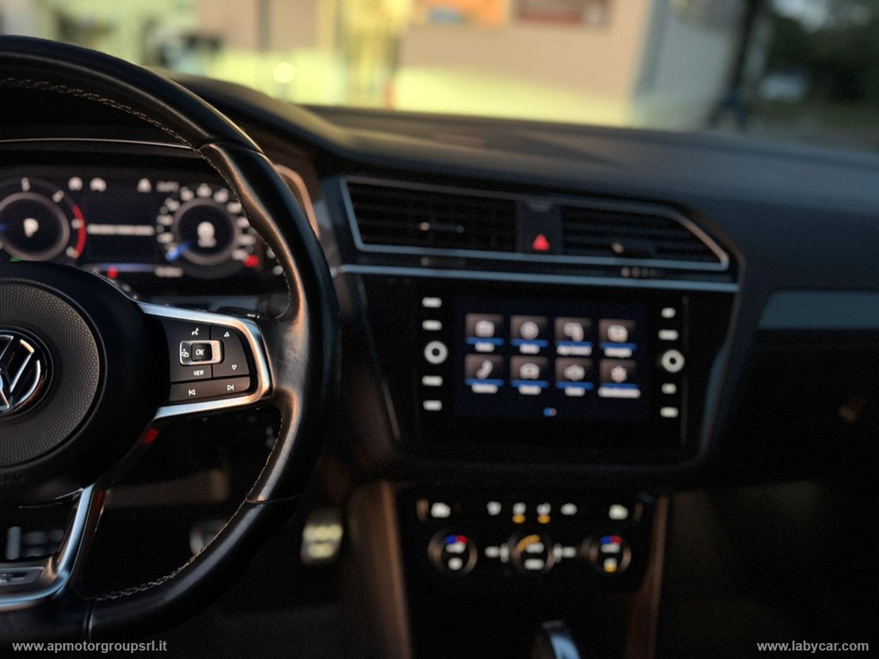 VOLKSWAGEN Tiguan 2.0 TDI 150CV SCR DSG R-Line BLUEMOTION TECHNOLOGY