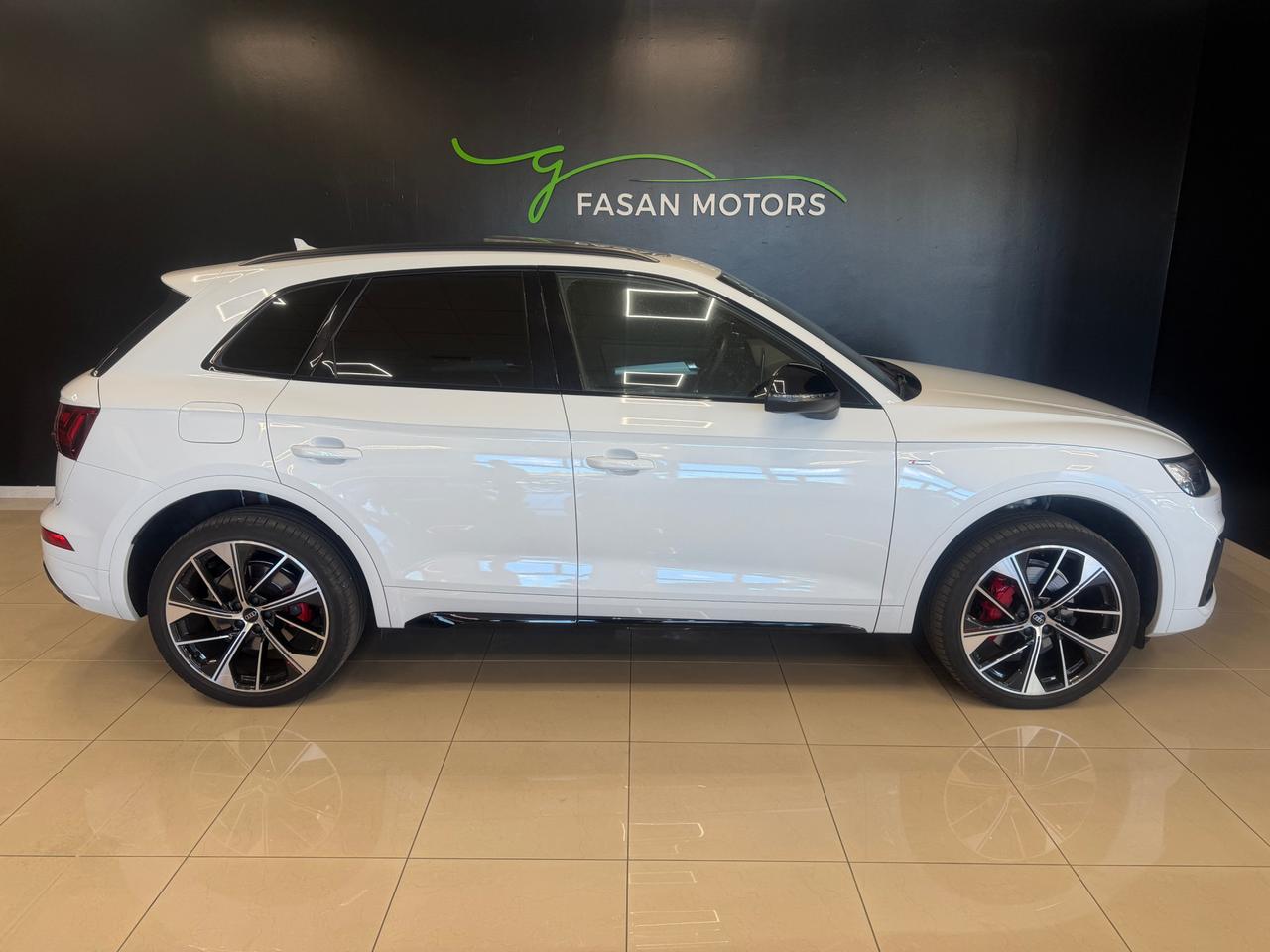 Audi Q5 40 2.0 tdi mhev 12V Identity Black quattro s-tronic