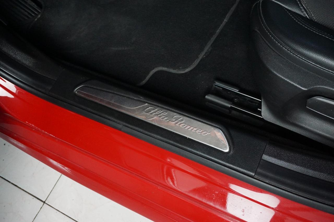 Alfa Romeo Giulia 2.2 Turbodiesel 160 CV AT8 Sport-Tech