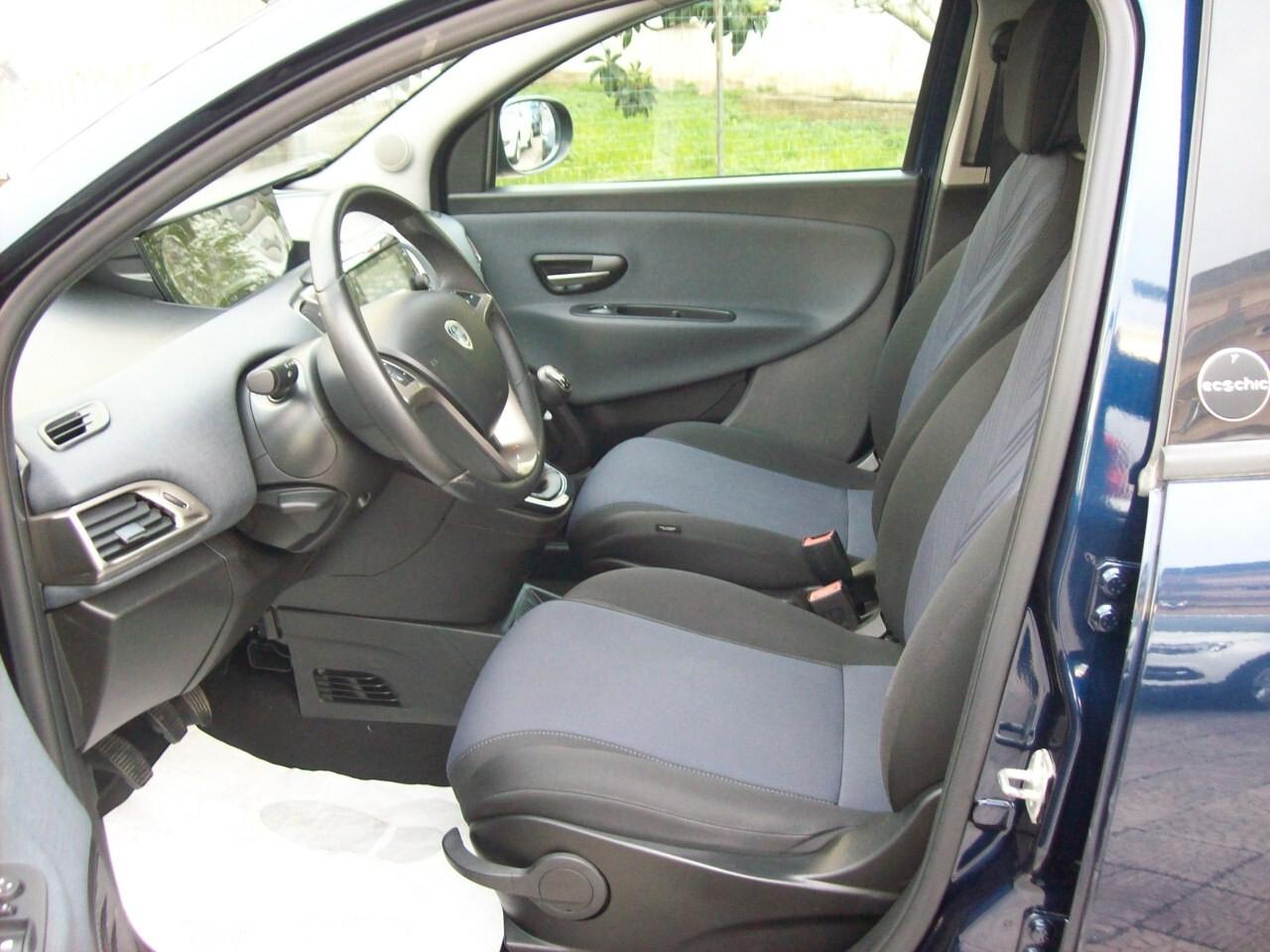 Lancia Ypsilon 1.0 FireFly 5 porte S&S Hybrid Ecochic Gold