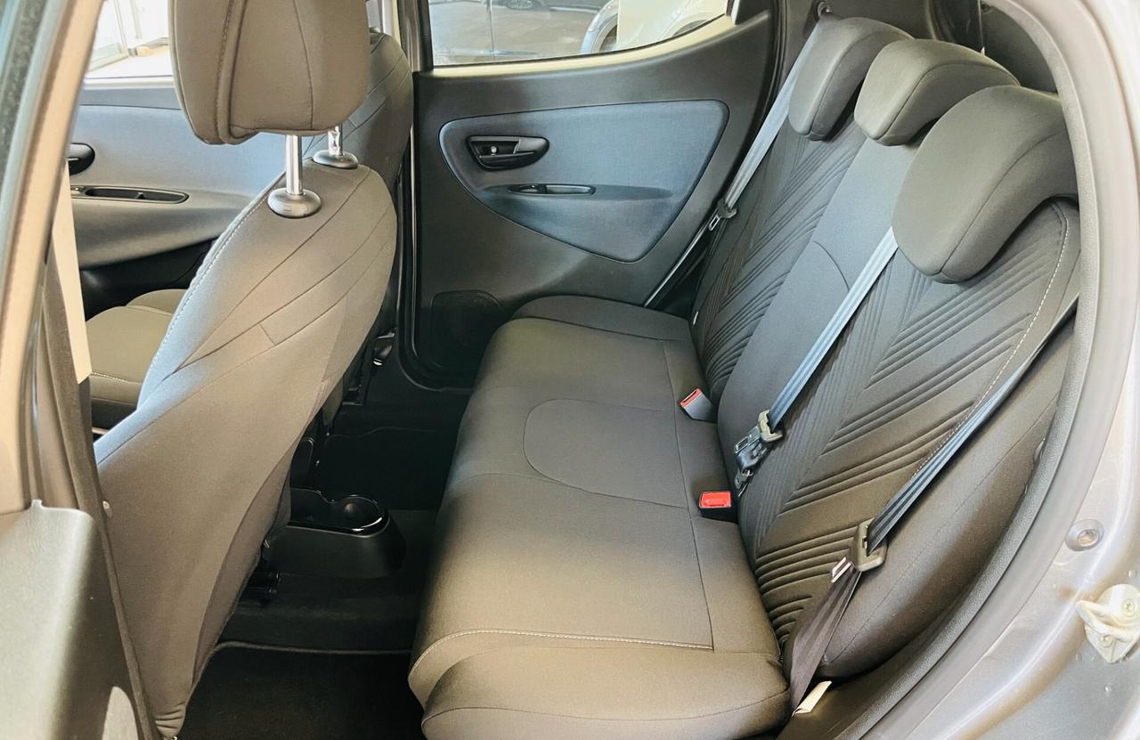 Lancia Ypsilon 1.0 Hybrid Ecochic Silver