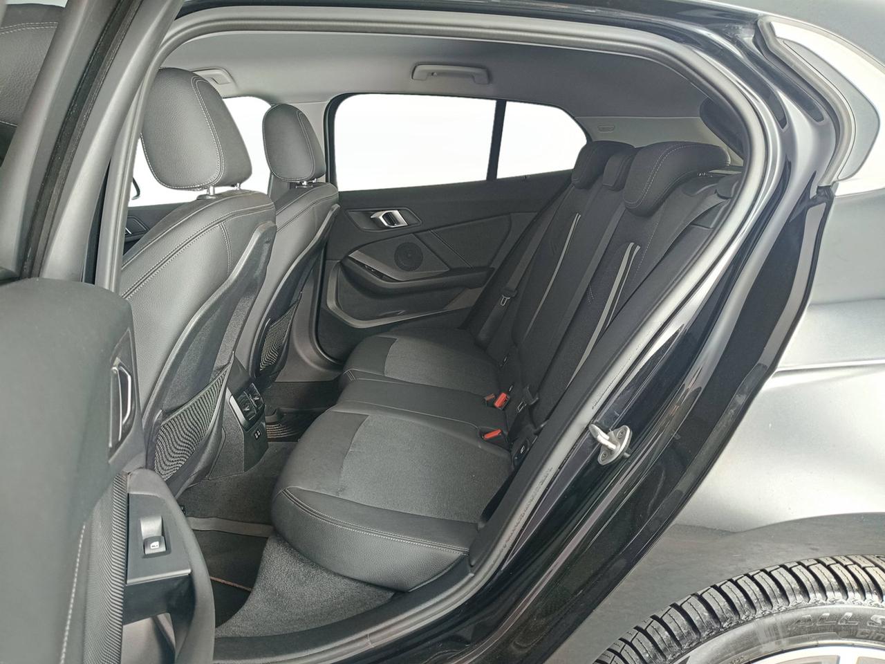 BMW Serie 1 F40 - 118i Business Advantage 140cv auto