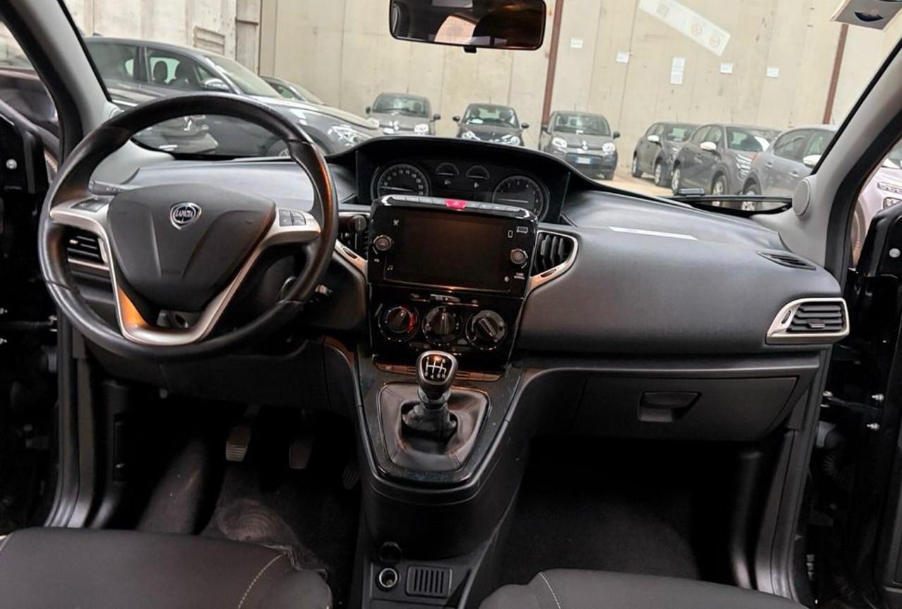 Lancia Ypsilon 1.0 FireFly 5 porte S&S Hybrid Gold
