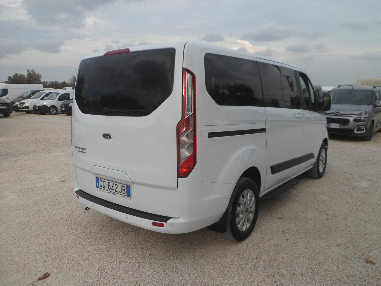 Ford Transit Custom 9 posti