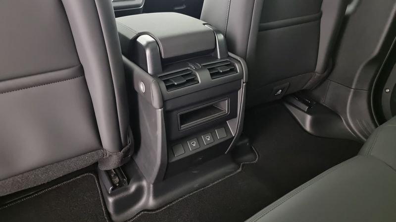 Land Rover Defender 110 3.0D I6 200 CV AWD Auto X-Dynamic SE