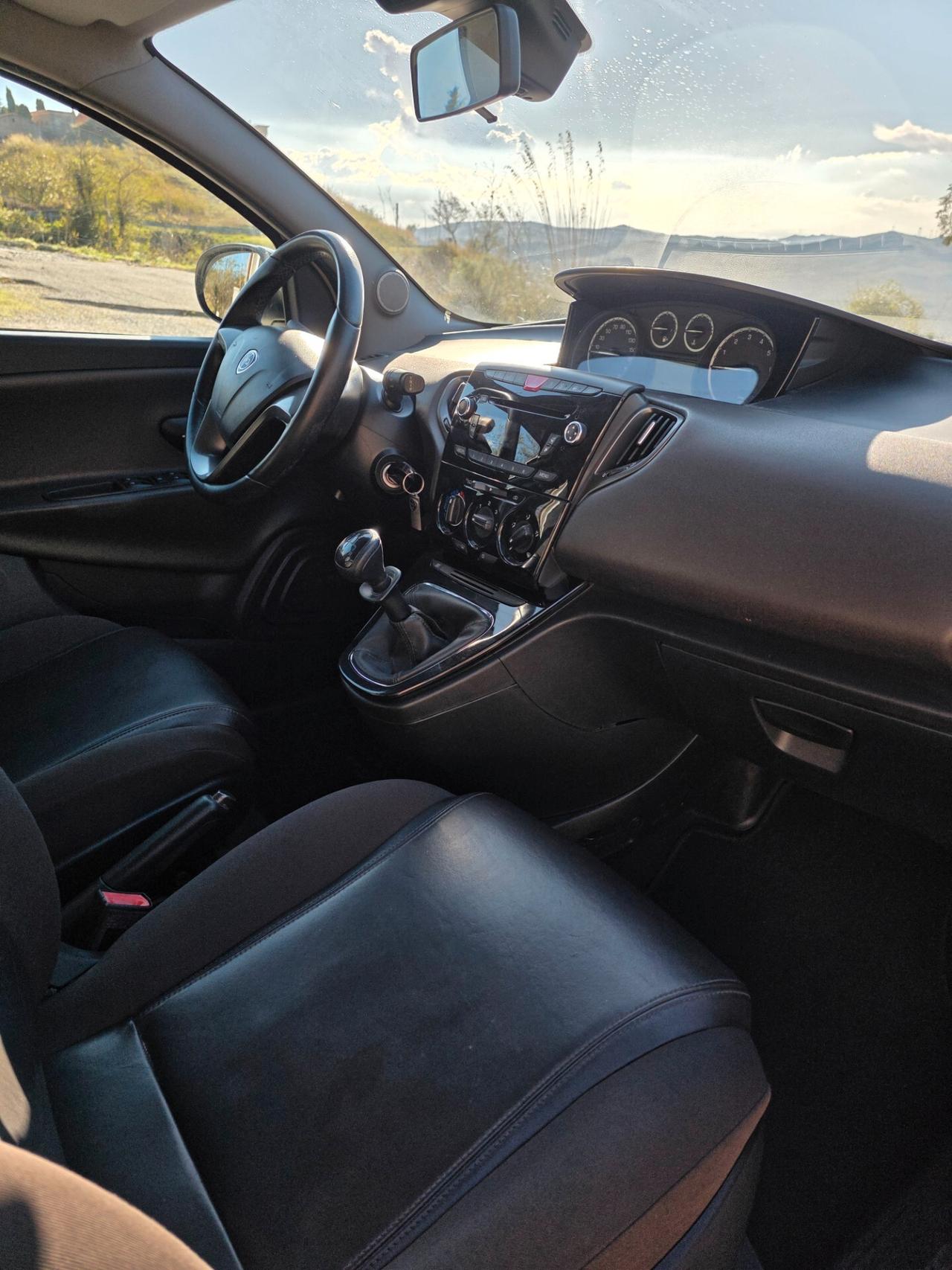 Lancia Ypsilon 1.2 69 CV 5 porte S&S Gold
