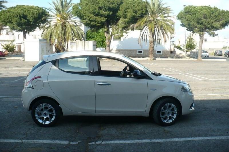 Lancia Ypsilon 1.2 69 CV 5 porte Silver