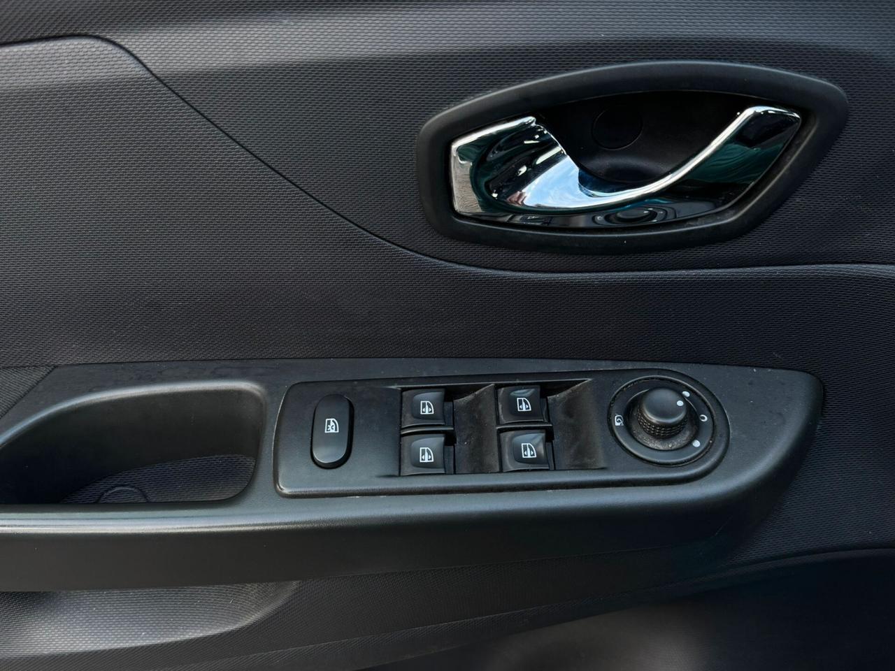 RENAULT CAPTUR 0.9 BENZ S&S 90CV 130000KM