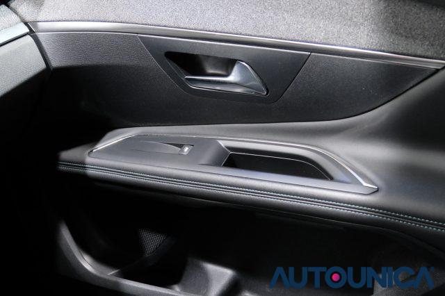 PEUGEOT 3008 HYBRID4 300 E-EAT8 ALLURE PACK