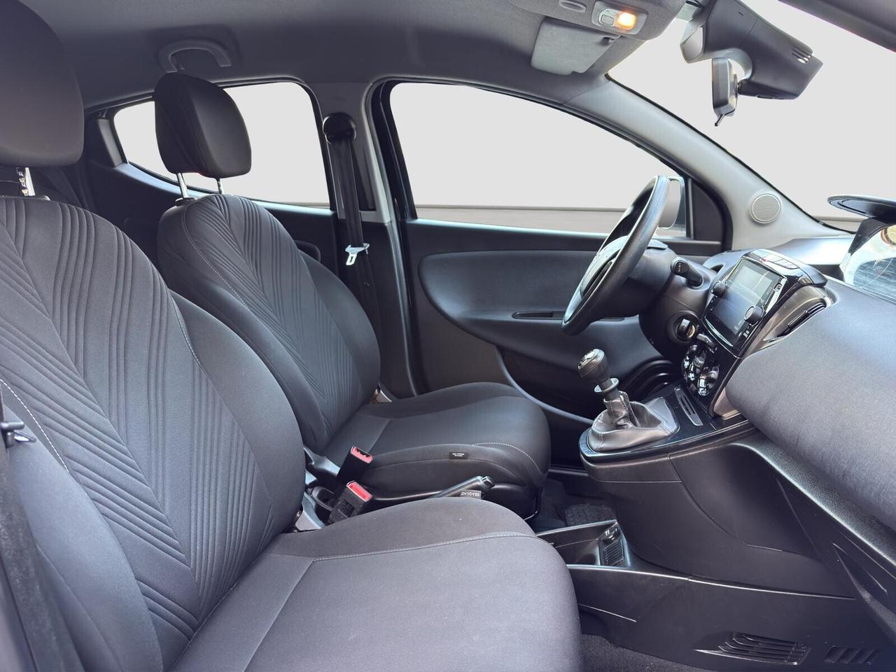 Lancia Ypsilon 1.0 firefly 70cv hybrid Gold 2022