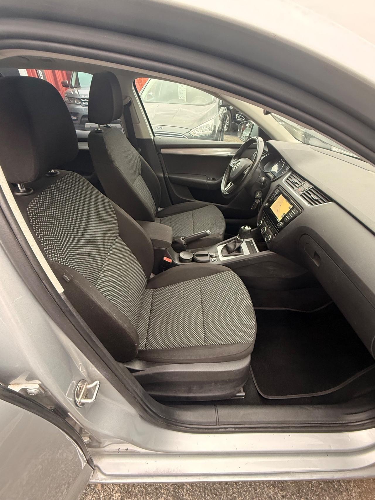 Octavia 1.6 TDI/dsg/rate/(( 80 mila km- unipro ))