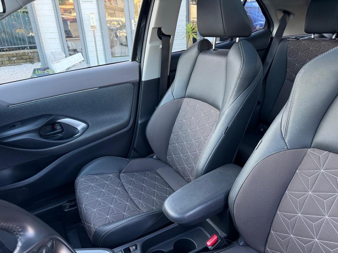 Toyota Yaris Cross 1.5 Hybrid 5p. E-CVT AWD-i Lounge