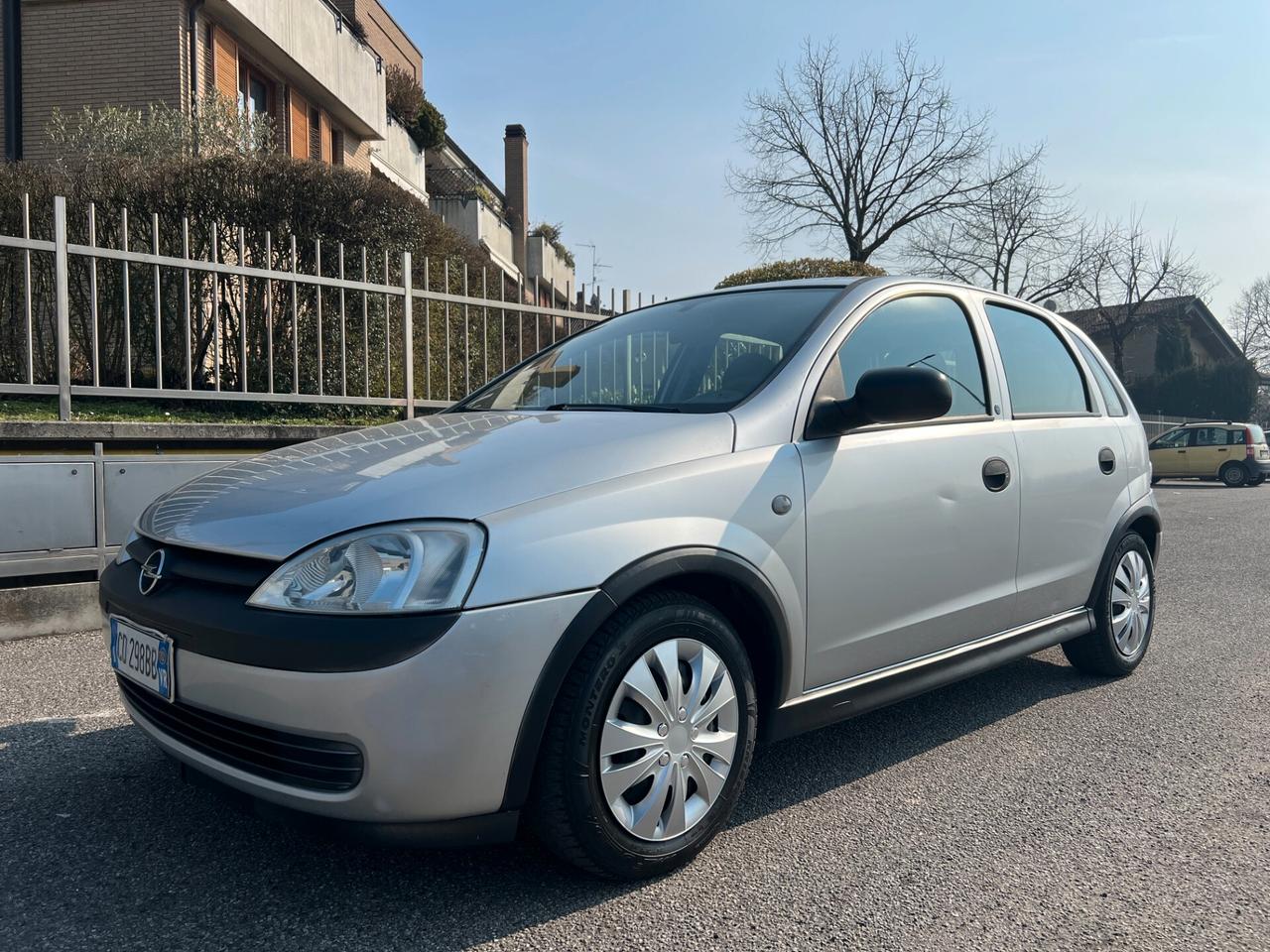 Opel Corsa 1.2i 16V cat 5 porte Euro 4 adatta a neopatentati