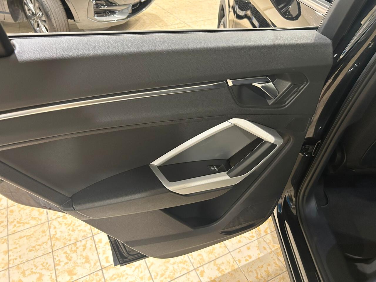 Audi Q3 45 TFSI e S tronic Business