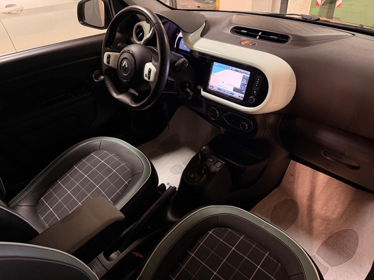Renault Twingo automatica/pelle/led ed.La Parisienne