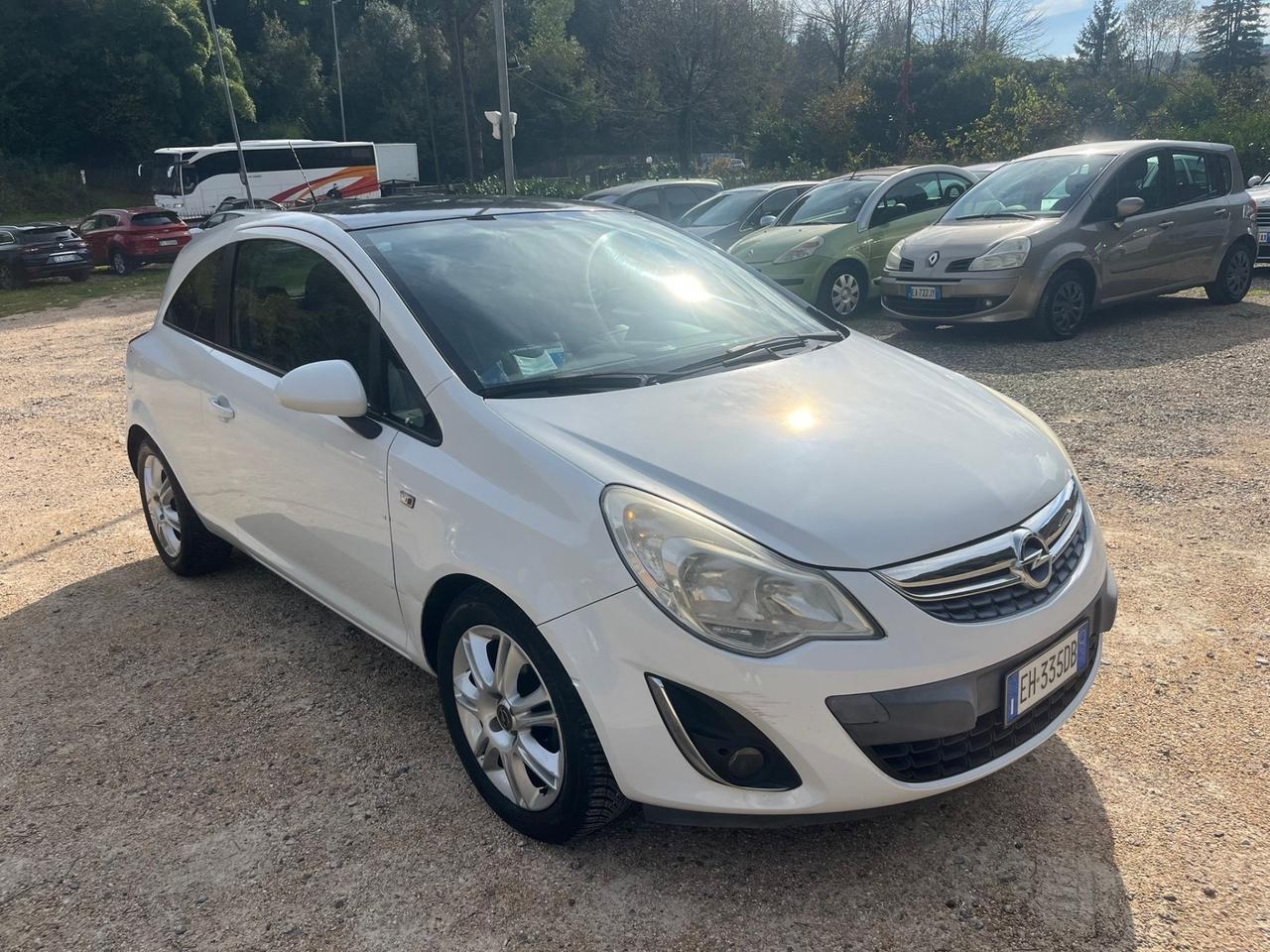 Opel Corsa 1.4 Benzina - Neopatentati