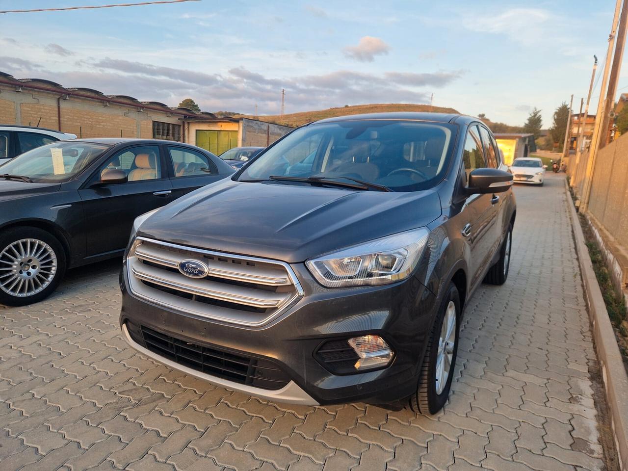 Ford Kuga 1.5 TDCI 120 CV S&S Powershift Edition