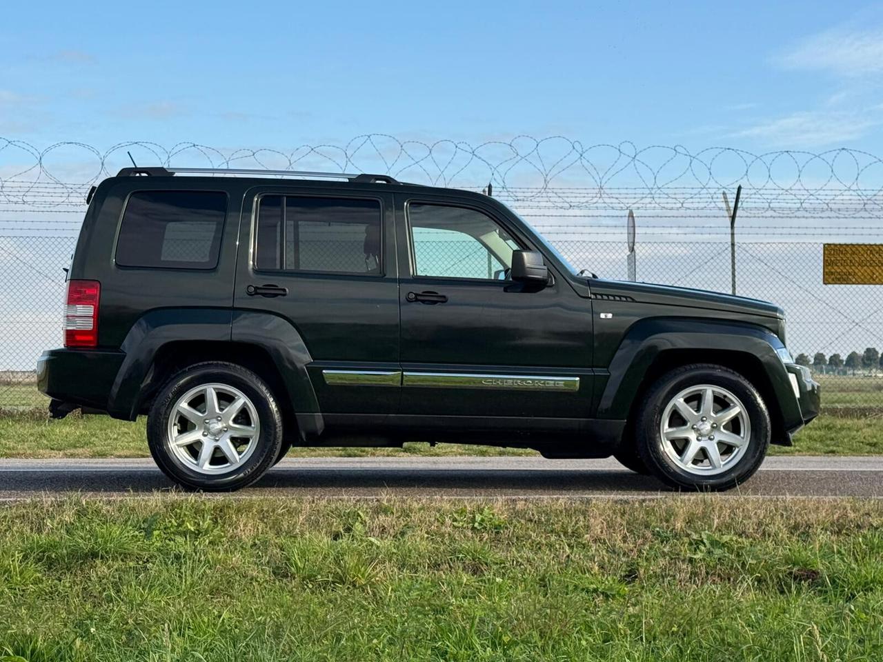 Jeep Cherokee 2.8 CRD Limited Auto UNIPRO