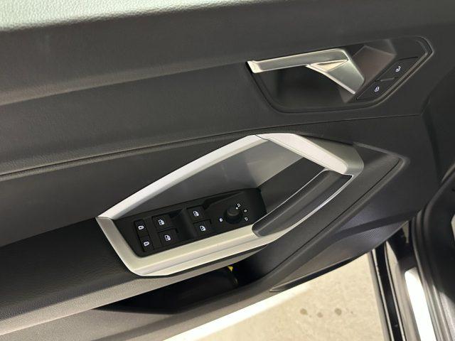 AUDI Q3 Sportback 35 TFSI S tronic Identity Black