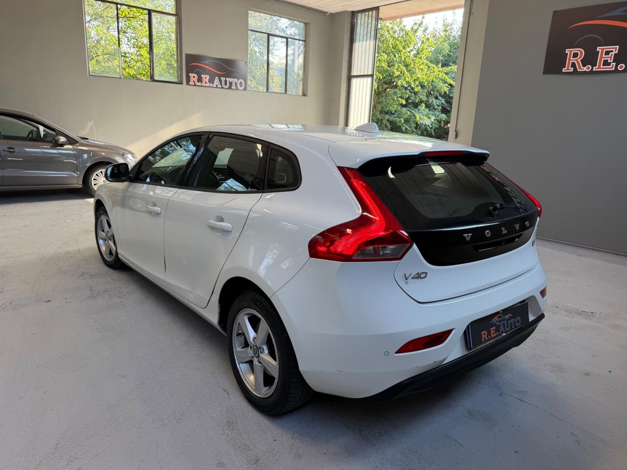 Volvo V40 D2 R-design Momentum