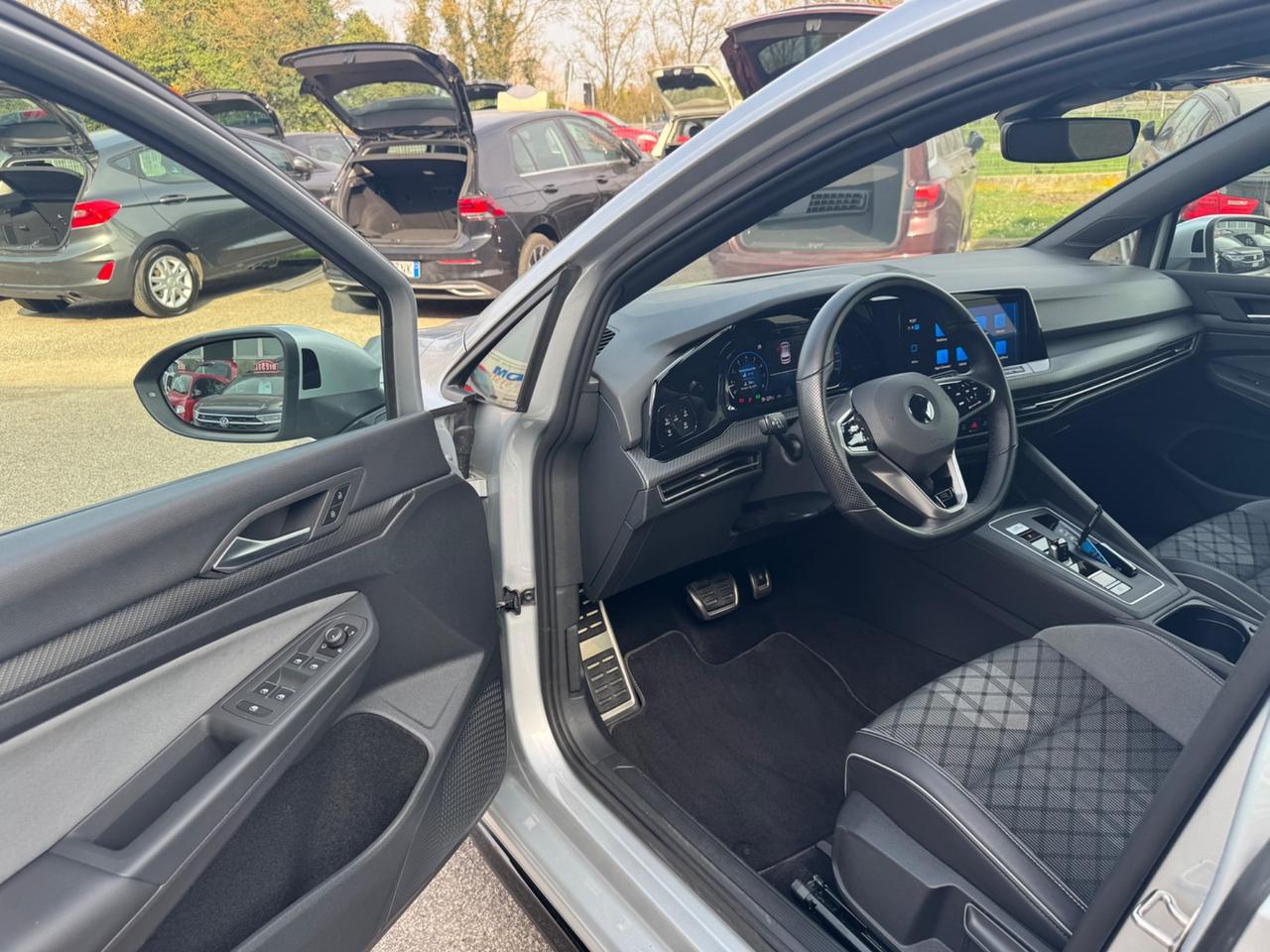 VOLKSWAGEN GOLF 8 R-LINE DSG 1.5 eTSI 150 CV EVO ACT