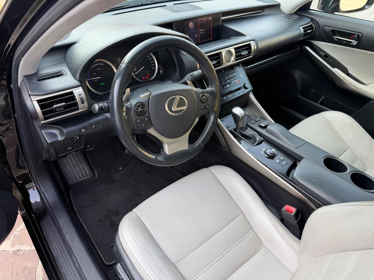 Lexus IS 300 Hybrid FSport