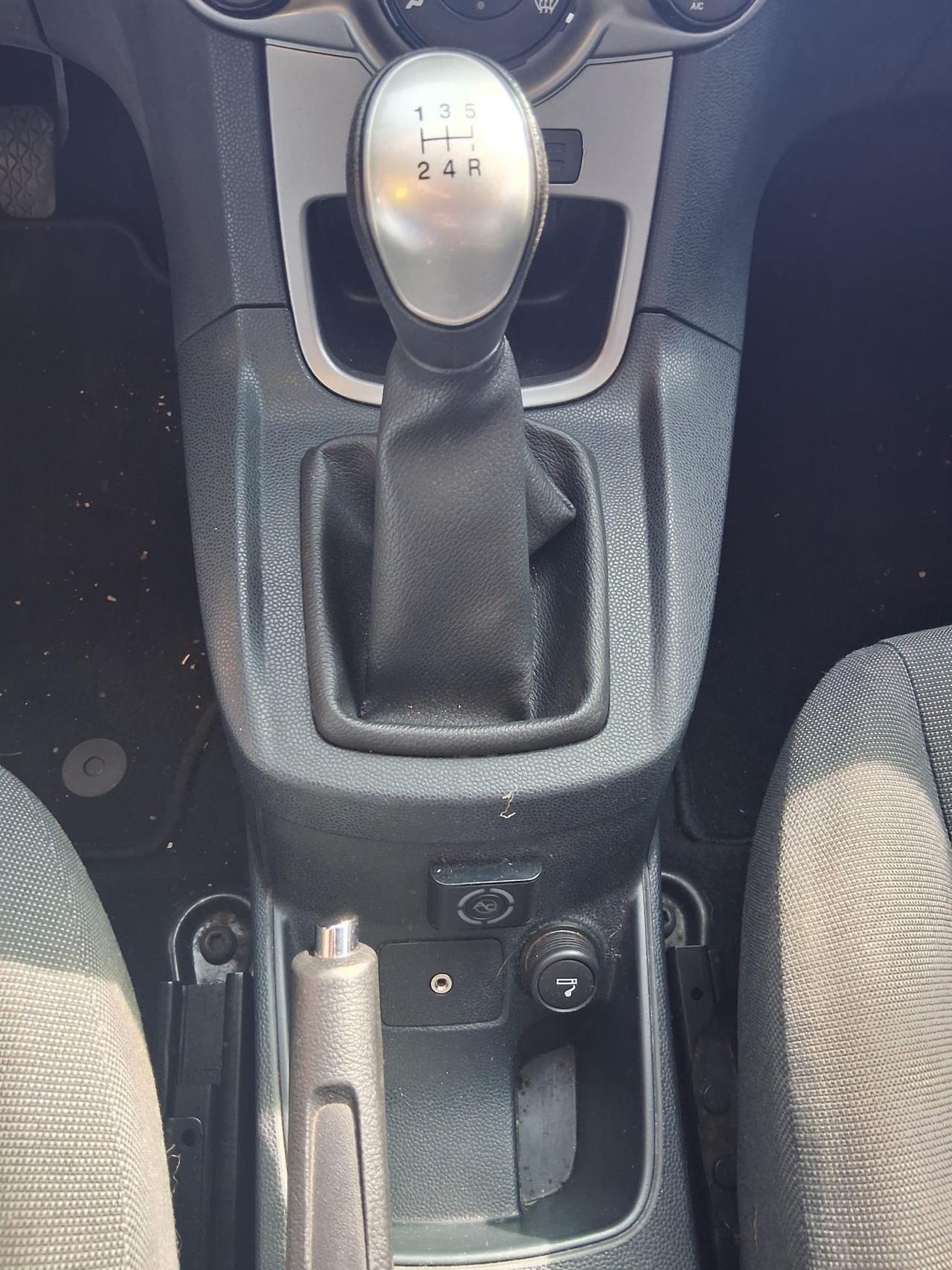 Ford Fiesta 1.2 82 CV 5P TITANIUM