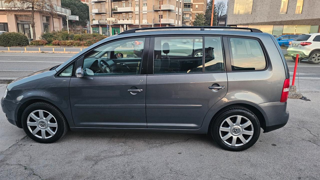 Volkswagen Touran 7 POSTI