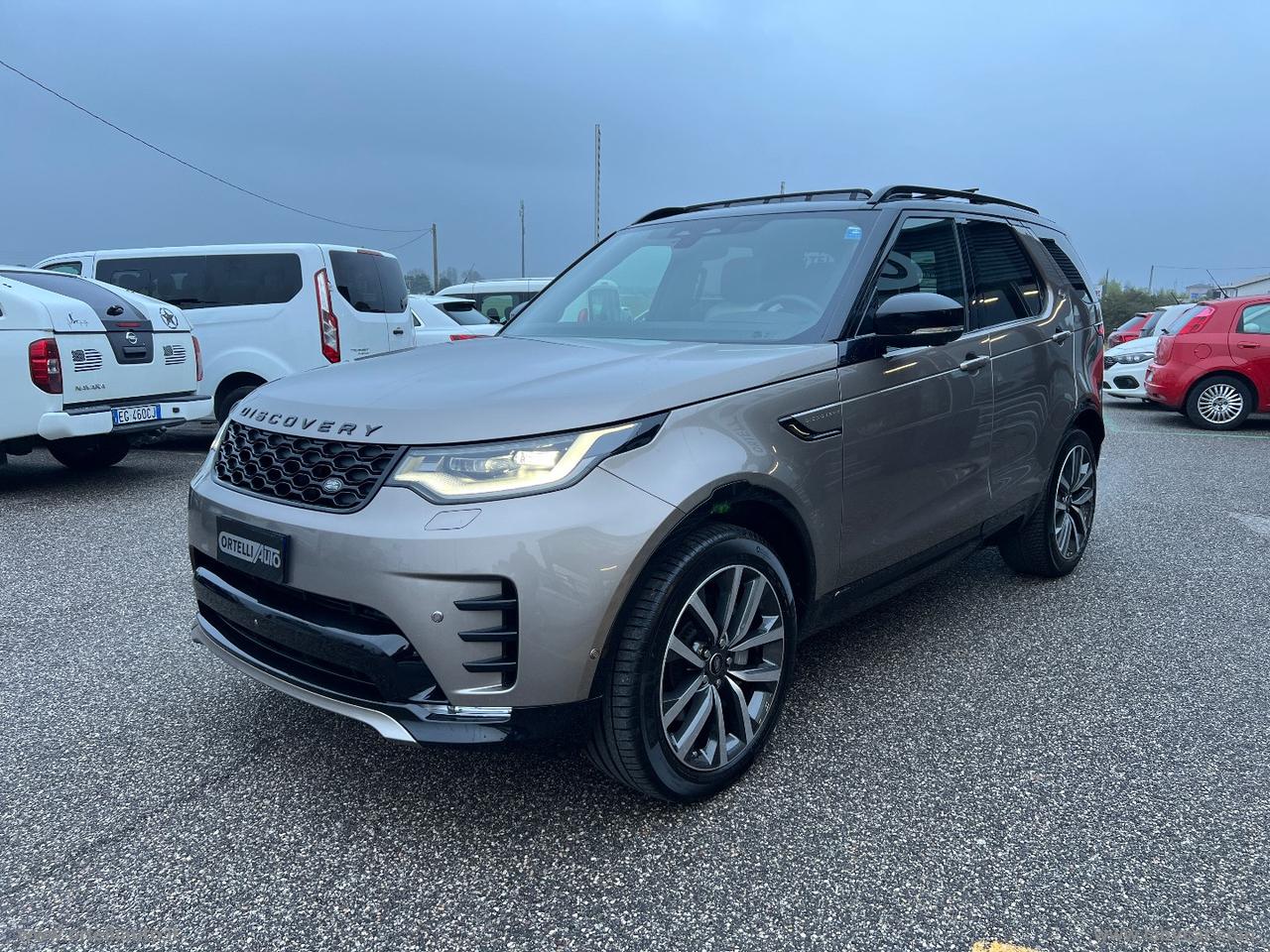 LAND ROVER Discovery 3.0D I6 249CV R-Dyn. SE 7 POSTI