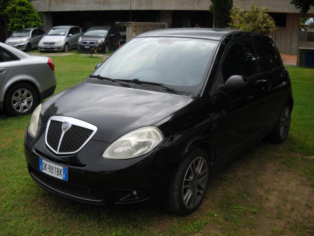 Lancia Ypsilon 1.3 MJT 105 CV Sport MomoDesign