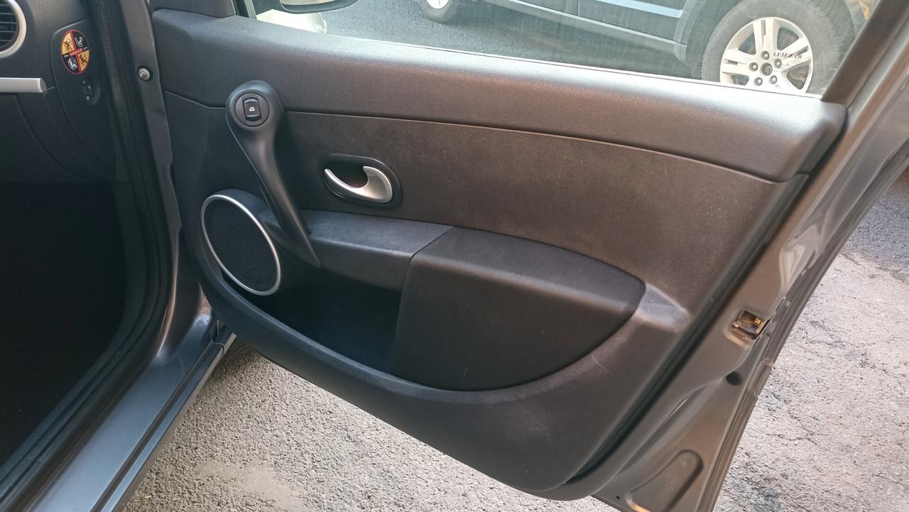 Renault Clio 1.2 16V 5 porte Dynamique