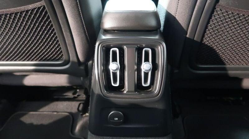 Volvo XC40 Recharge T4 Plug-in Hybrid auto Recharge Inscription Expression
