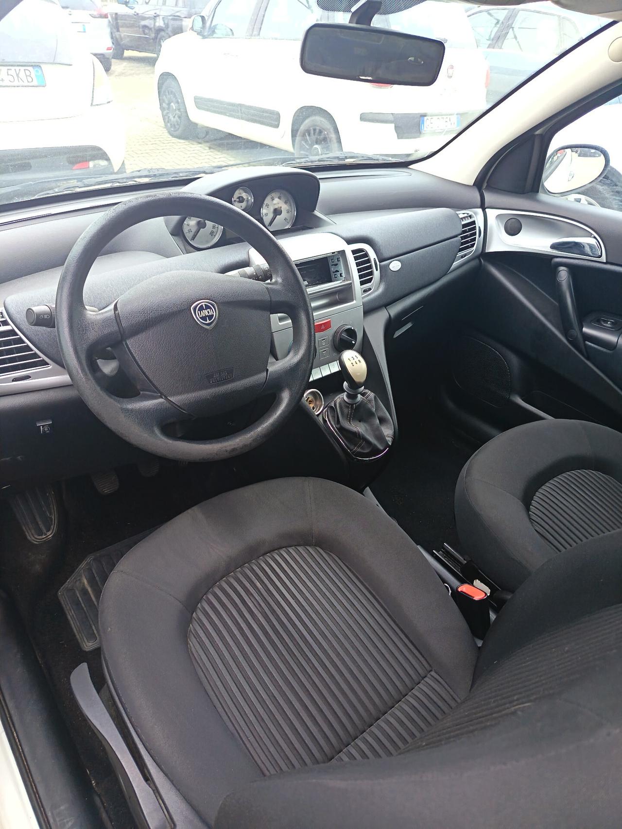 Lancia Ypsilon 1.4 gpl Argento