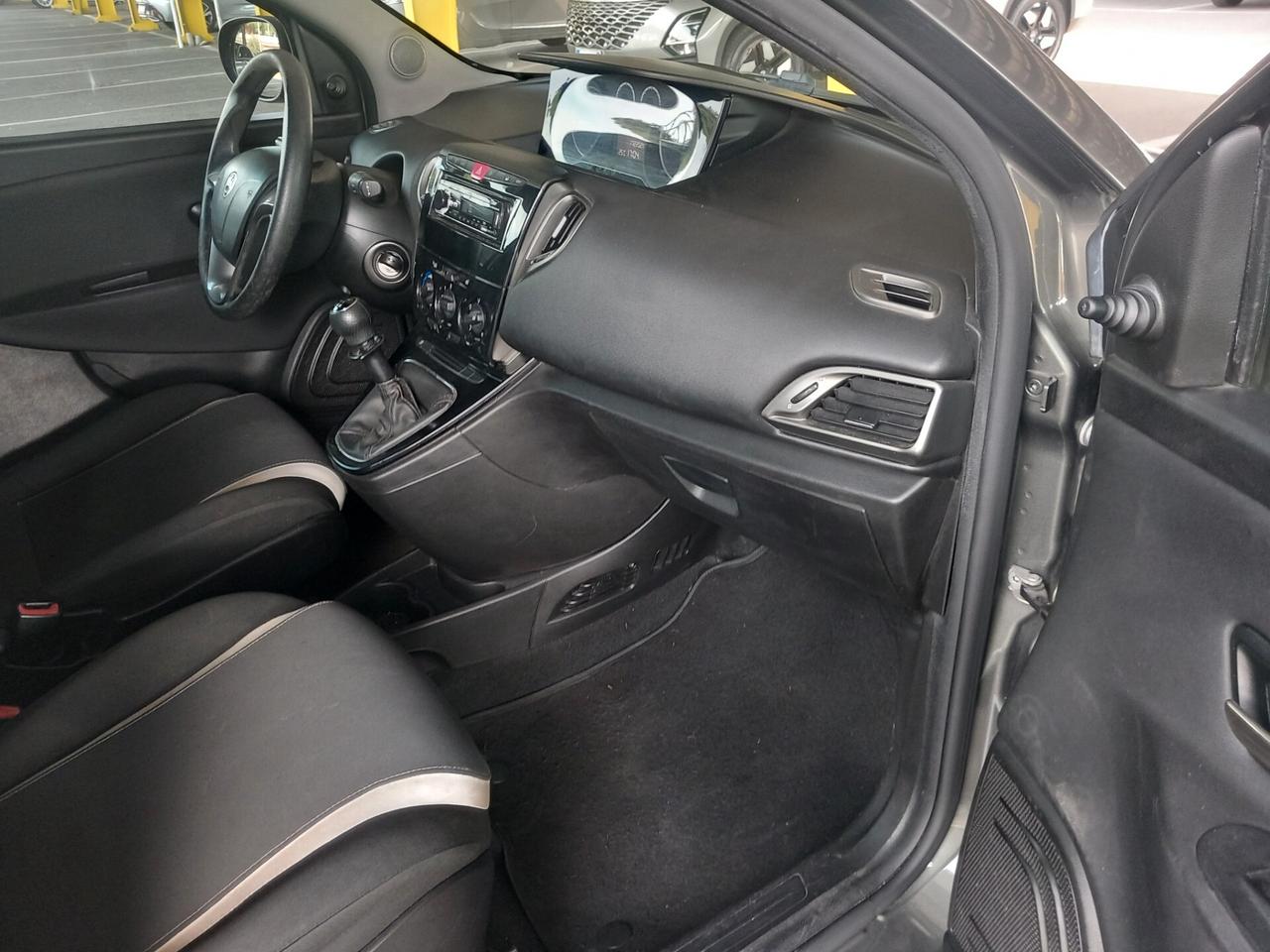 Lancia Ypsilon 1.2 69 CV 5 porte Gold